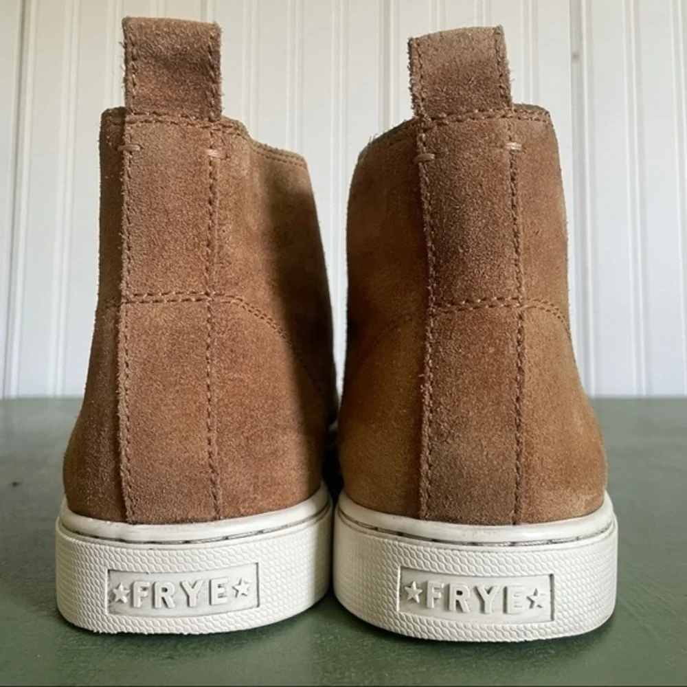 Frye Desert/Chukka Boots in Light Brown Suede